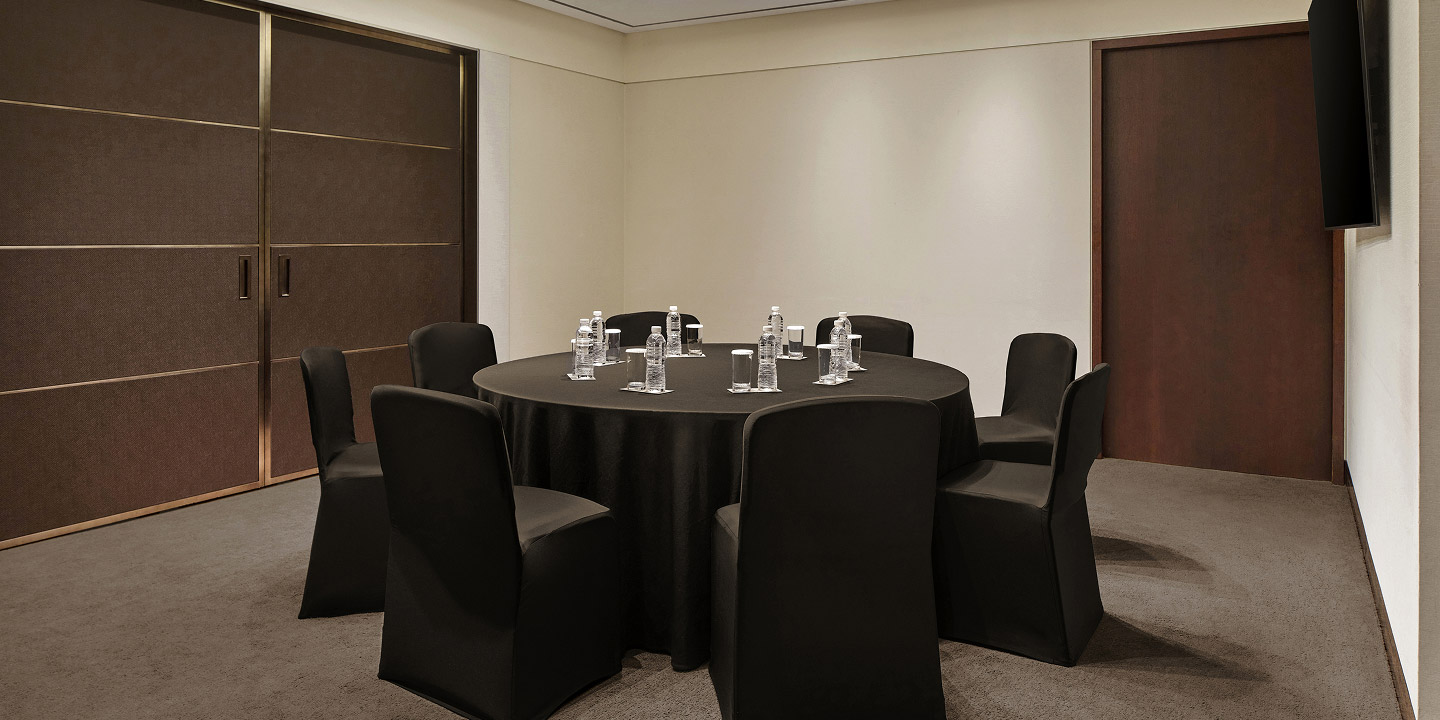 Dynasty Room 1